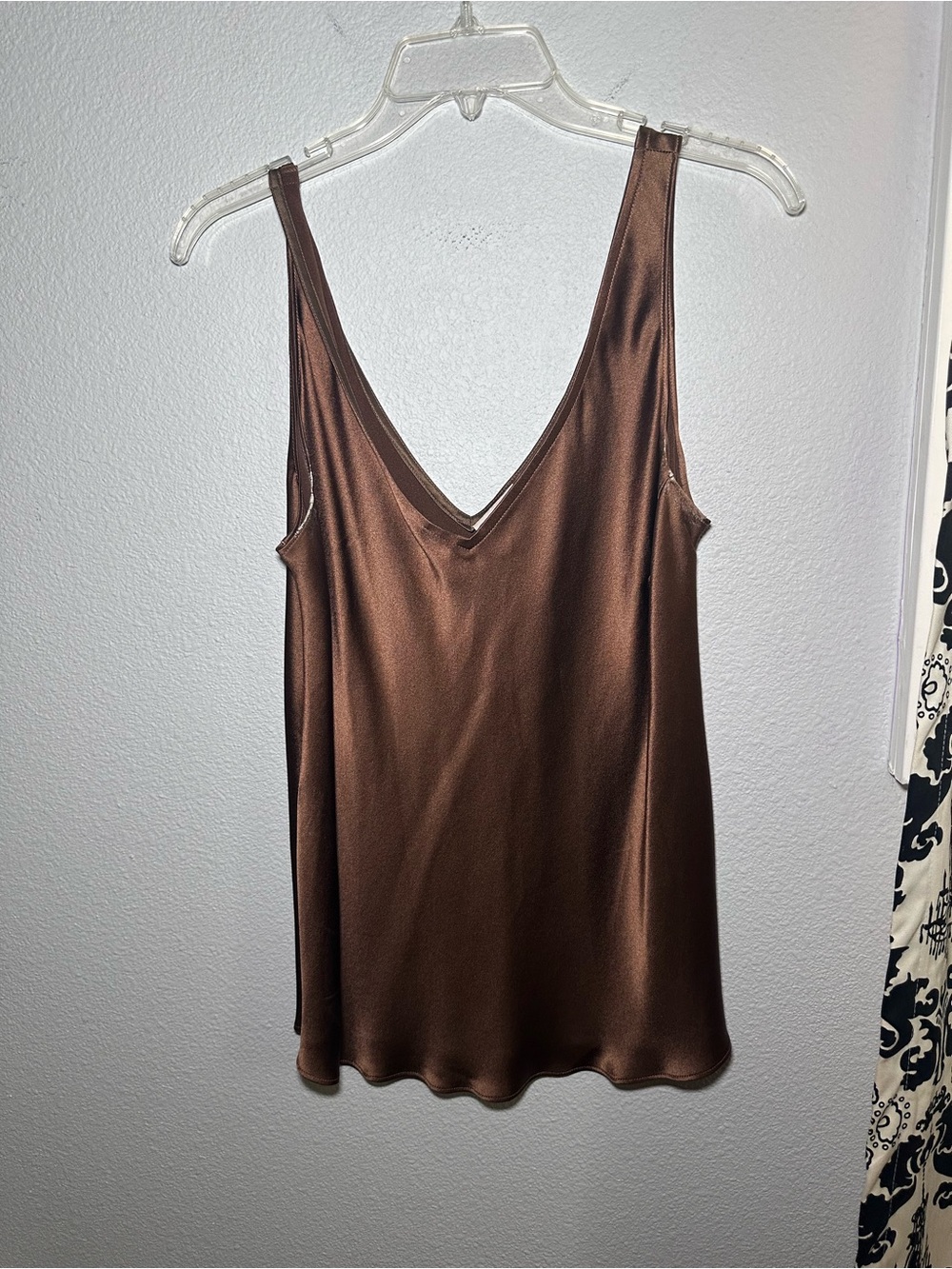 Zonda Nellis 100% silk V-neck tank top